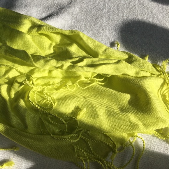 Green long scarf - Picture 2 of 2